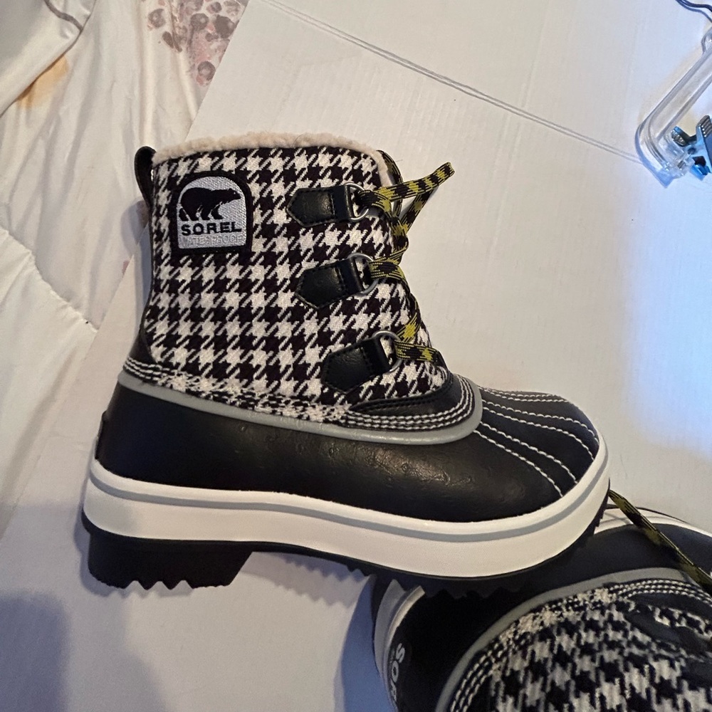 Sorrel Tivoli Black Houndstooth Boots